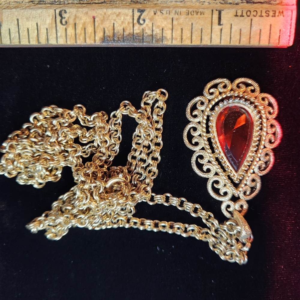1973 AVON Granada Pendant necklace
